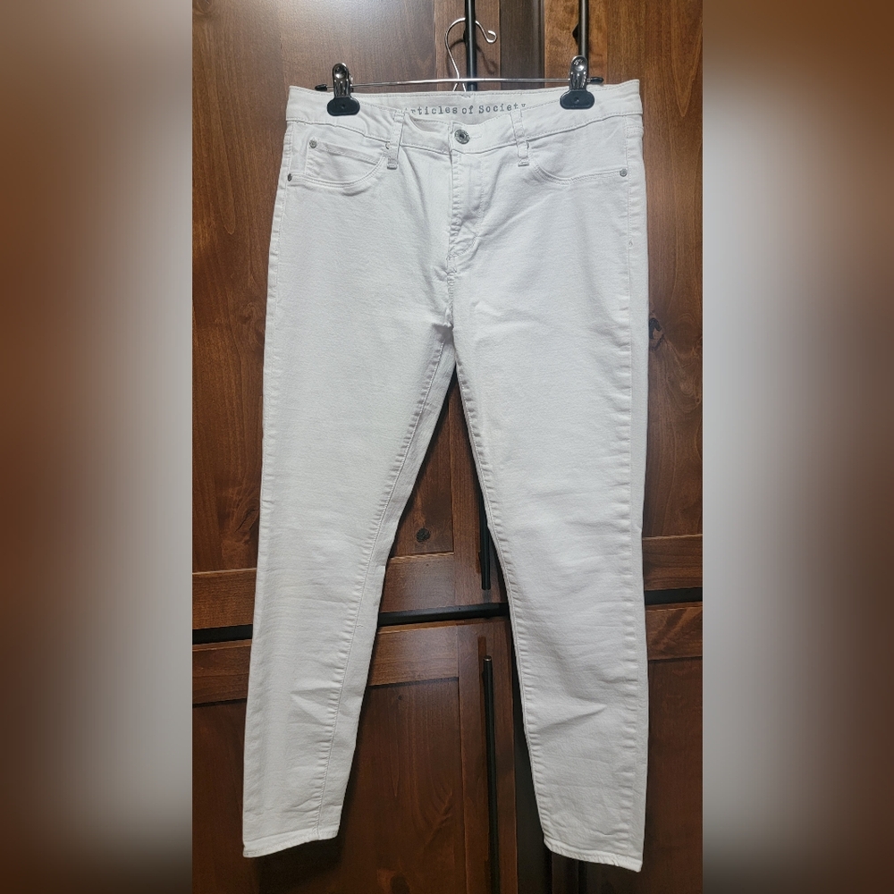 White jean, Articles Of Society